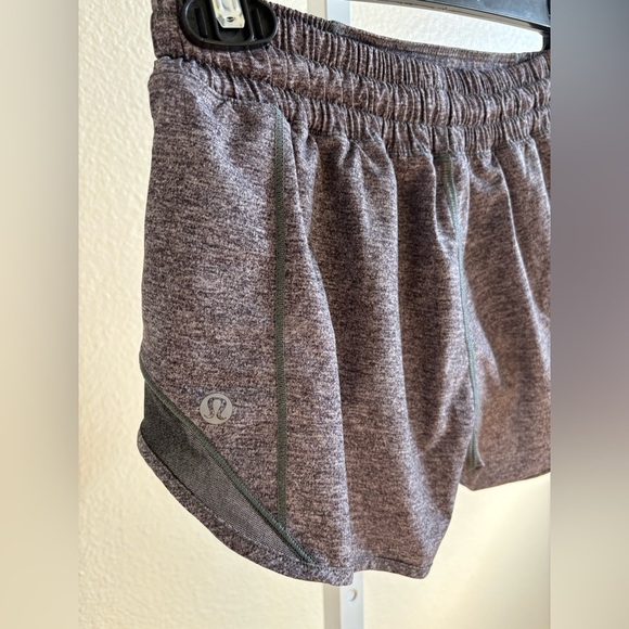 Lululemon Hotty Hot Short in Heather Lux Multi Black / Heathered Black - Size 4 - Picture 6 of 7